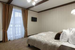 Отель GasthauS Буковель Двухместный номер Делюкс с 1 кроватью или 2 отдельными кроватями-1